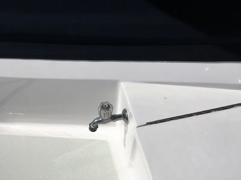 Slide: The Image of DeFever 44+5 2005 boat deck with faucet. - 15