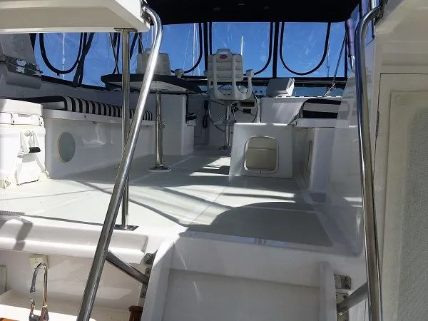 Slide: The Image of Interior view of 2005 DeFever 44+5 yacht. - 16