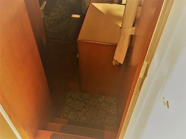 Slide: The Image of Interior of a 2005 DeFever 44+5 yacht. - 21