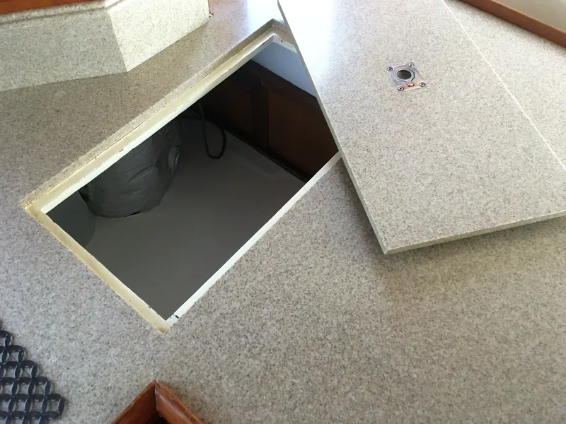 Slide: The Image of Open hatch on DeFever 44+5, year 2005. - 25