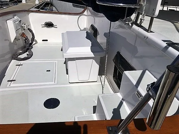 Slide: The Image of Deck area of DeFever 44+5 yacht, year 2005. - 4