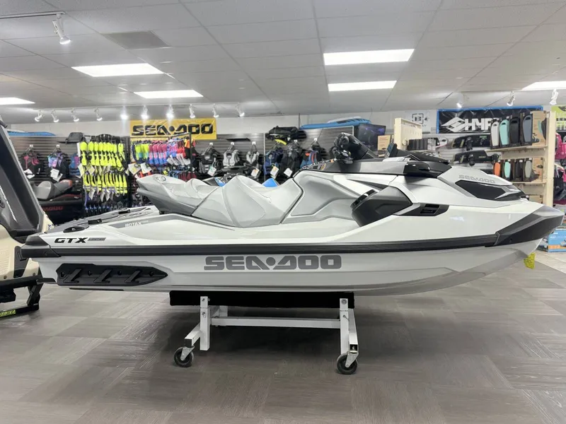 Slide: The Image of Sea-Doo 26tc - Gtx Ltd 325 W/snd - White Pearl 2026 - 3