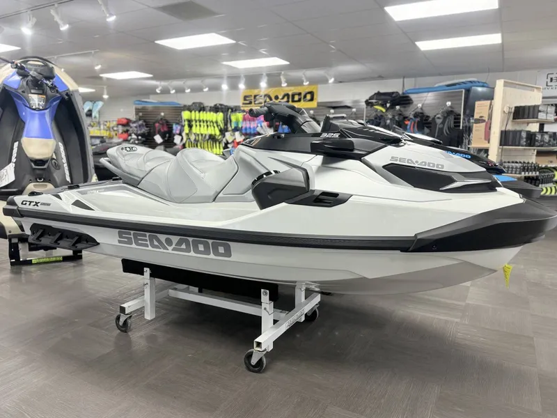 Slide: The Image of Sea-Doo 26tc - Gtx Ltd 325 W/snd - White Pearl 2026 - 5