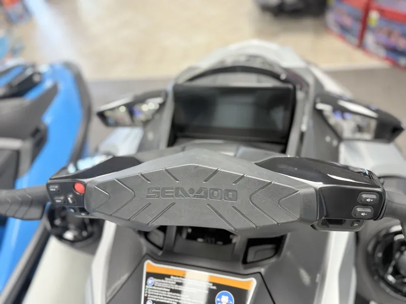 Slide: The Image of Sea-Doo 26tc - Gtx Ltd 325 W/snd - White Pearl 2026 - 6