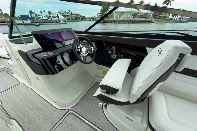 Slide: The Image of Sea Ray SLX 260 Outboard 2026 - 10
