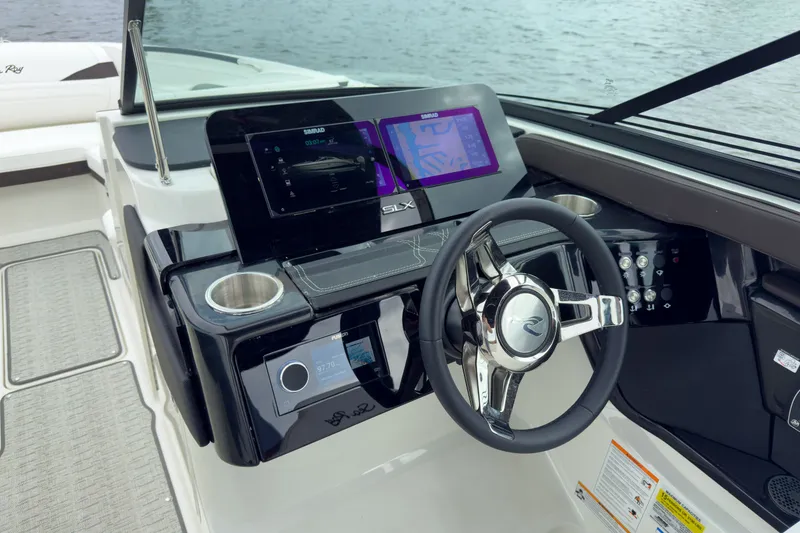 Slide: The Image of Sea Ray SLX 260 Outboard 2026 - 13