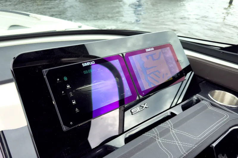 Slide: The Image of Sea Ray SLX 260 Outboard 2026 - 14