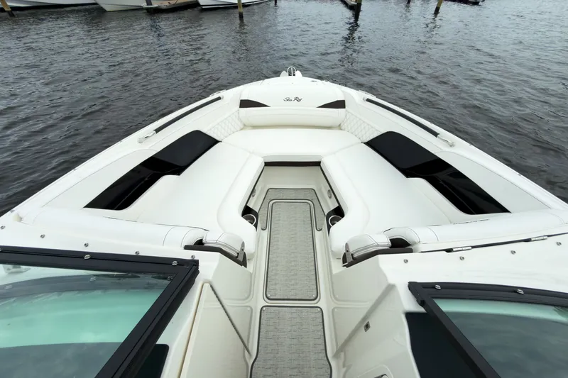 Slide: The Image of Sea Ray SLX 260 Outboard 2026 - 20