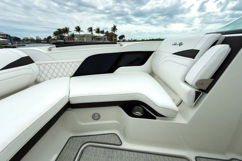 Slide: The Image of Sea Ray SLX 260 Outboard 2026 - 21