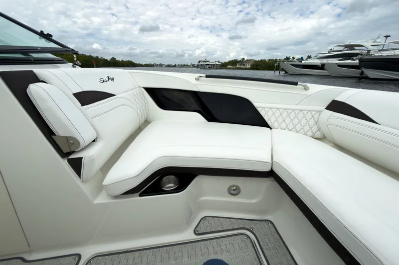 Slide: The Image of Sea Ray SLX 260 Outboard 2026 - 22