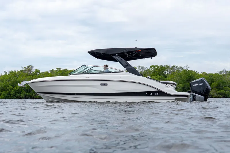 Slide: The Image of Sea Ray SLX 260 Outboard 2026 - 25