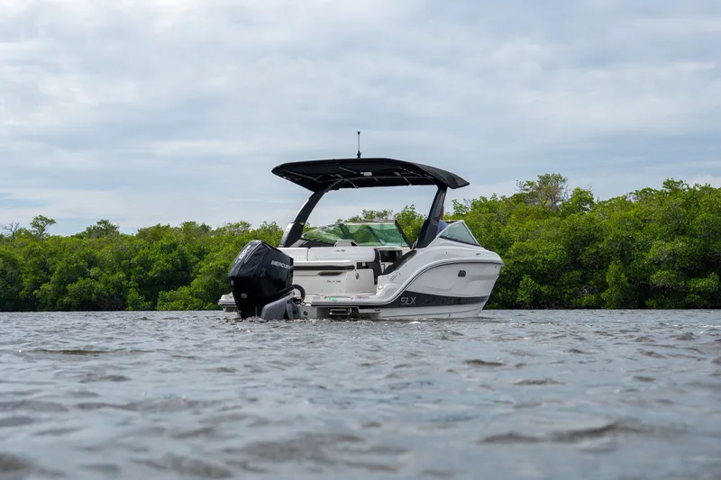 Slide: The Image of Sea Ray SLX 260 Outboard 2026 - 27