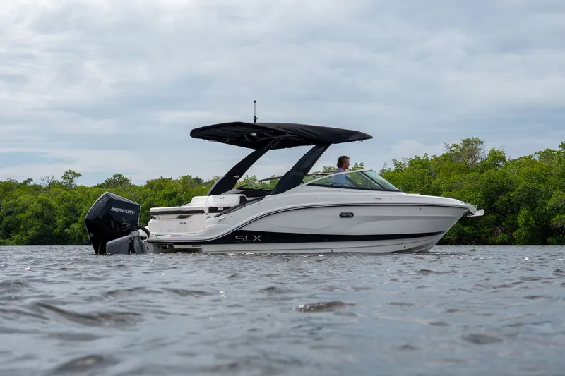 Slide: The Image of Sea Ray SLX 260 Outboard 2026 - 28