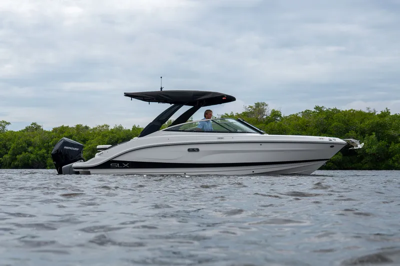 Slide: The Image of Sea Ray SLX 260 Outboard 2026 - 29