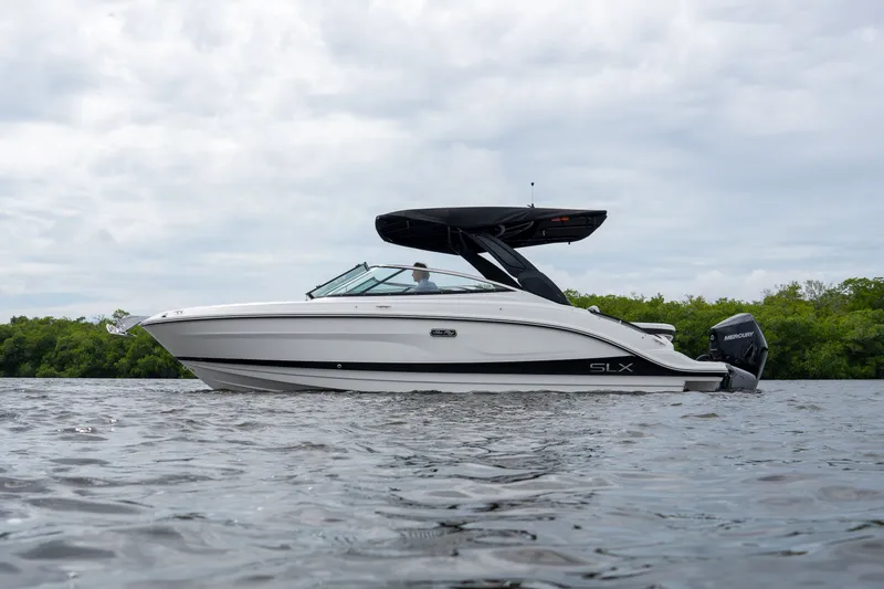 Slide: The Image of Sea Ray SLX 260 Outboard 2026 - 32
