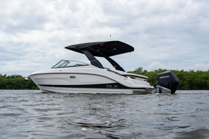 Slide: The Image of Sea Ray SLX 260 Outboard 2026 - 33
