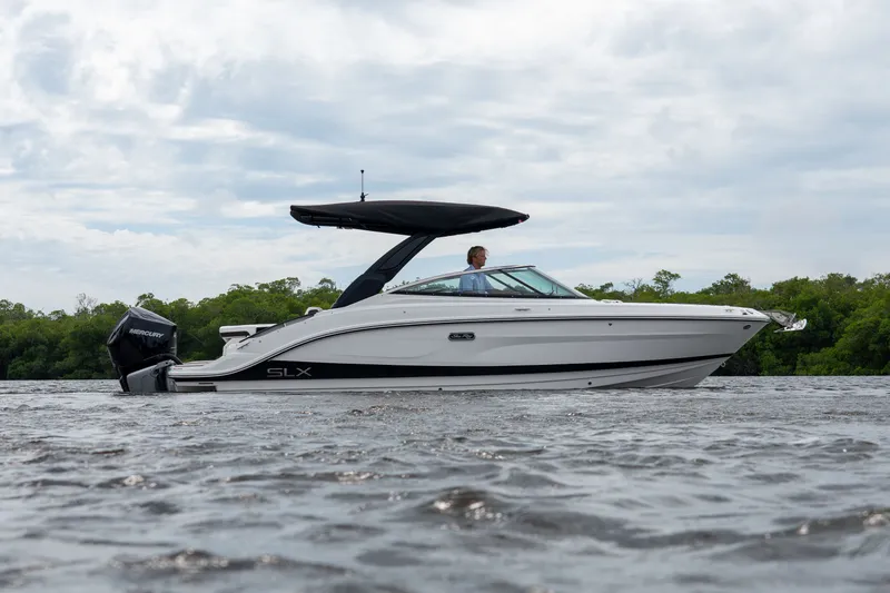 Slide: The Image of Sea Ray SLX 260 Outboard 2026 - 36