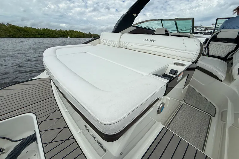 Slide: The Image of Sea Ray SLX 260 Outboard 2026 - 5