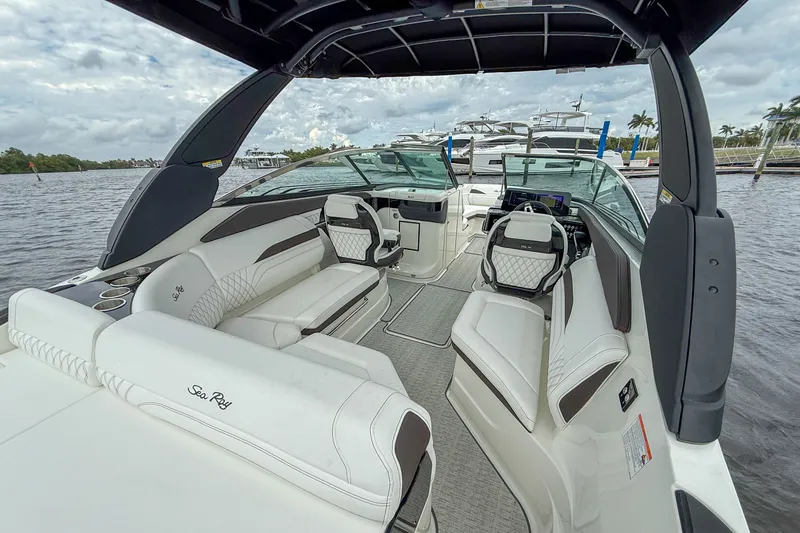 Slide: The Image of Sea Ray SLX 260 Outboard 2026 - 6