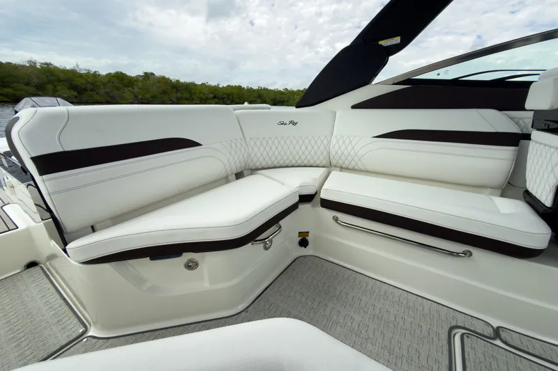 Slide: The Image of Sea Ray SLX 260 Outboard 2026 - 7