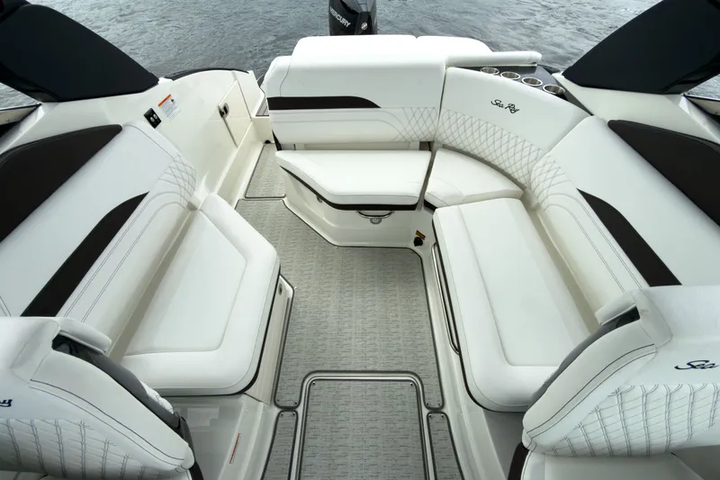 Slide: The Image of Sea Ray SLX 260 Outboard 2026 - 9