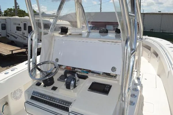 Slide: The Image of Invincible Open Center Console 2011 - 6