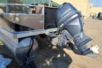 Slide: The Image of 2014 BENNIGTON S21 pontoon boat with Yamaha outboard motor on a sunny day. - 6