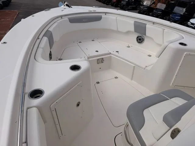 Slide: The Image of Robalo R302 Center Console 2022 - 11