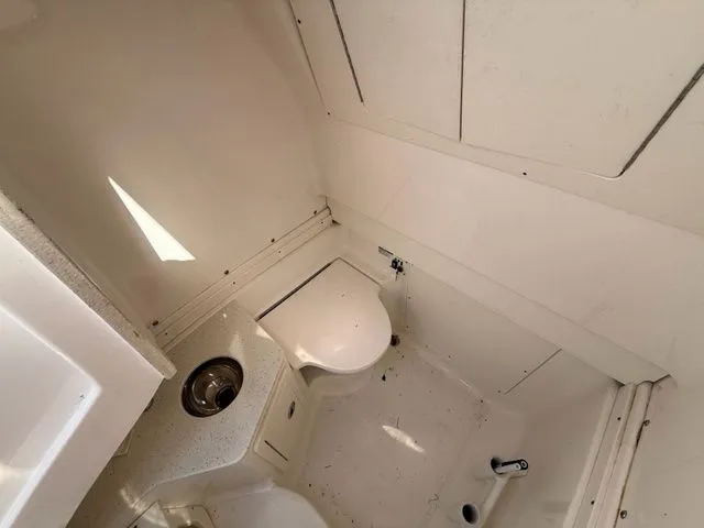 Slide: The Image of Robalo R302 Center Console 2022 - 15