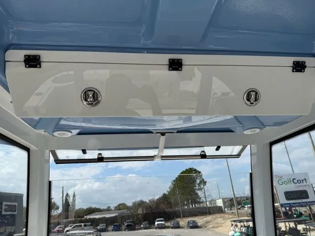 Slide: The Image of Robalo R302 Center Console 2022 - 20