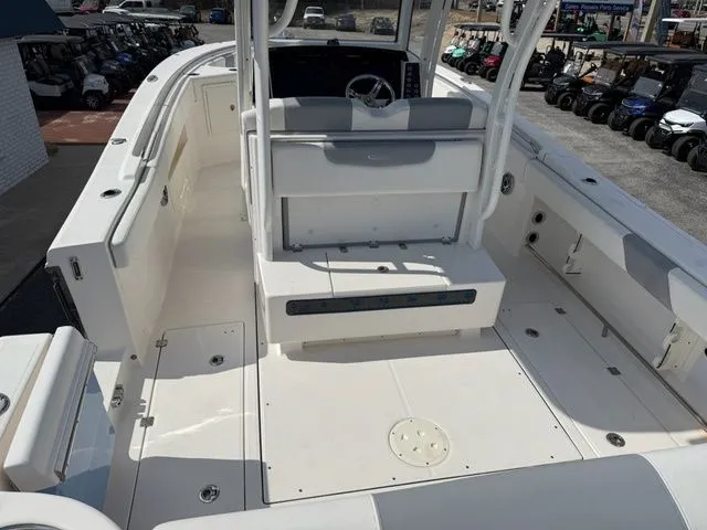 Slide: The Image of Robalo R302 Center Console 2022 - 7