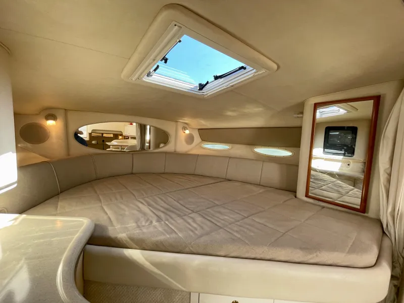 Slide: The Image of Interior of 2001 Sea Ray Sundancer 310 yacht cabin. - 10