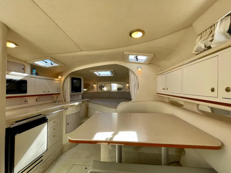 Slide: The Image of Interior of 2001 Sea Ray Sundancer 310 yacht. - 15