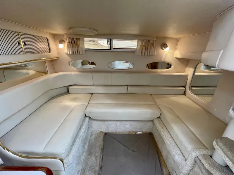 Slide: The Image of Interior of 2001 Sea Ray Sundancer 310 yacht. - 18
