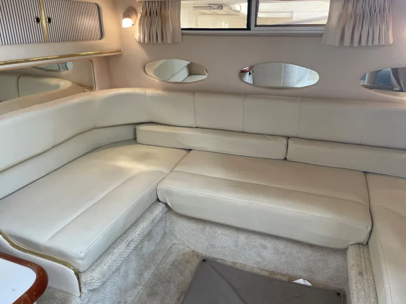 Slide: The Image of Interior of 2001 Sea Ray Sundancer 310 yacht. - 19