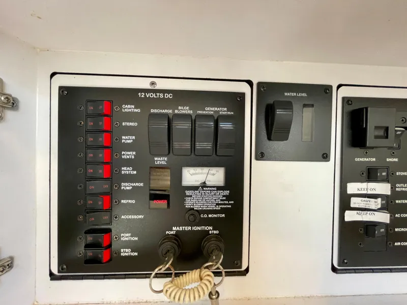 Slide: The Image of Control panel of a 2001 Sea Ray Sundancer 310 yacht. - 25