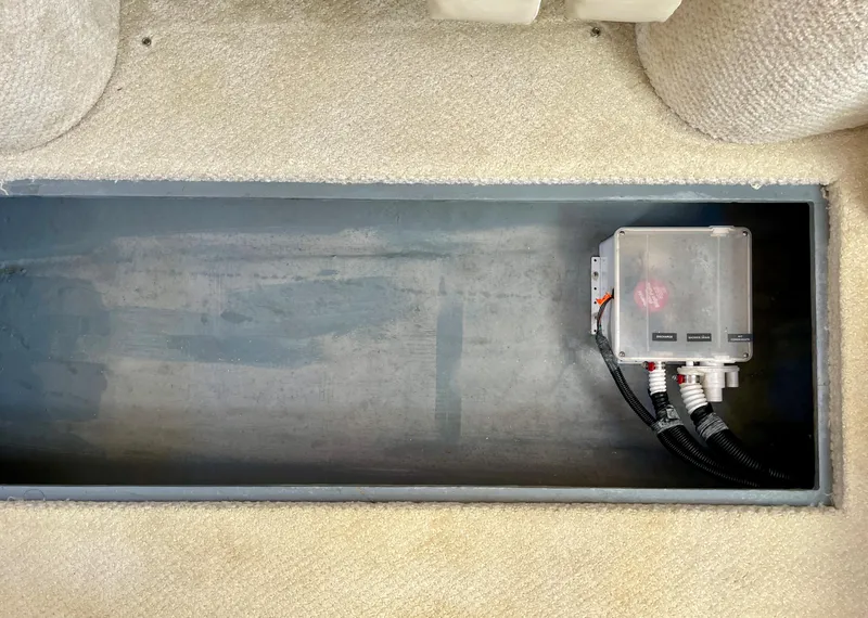 Slide: The Image of Electrical box in storage compartment of 2001 Sea Ray Sundancer 310. - 27