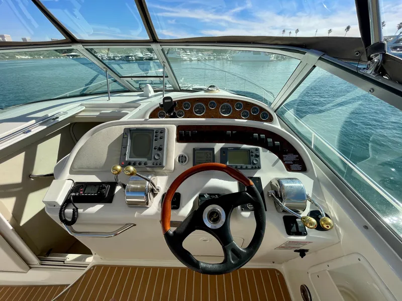 Slide: The Image of Cockpit of 2001 Sea Ray Sundancer 310 yacht with modern navigation system. - 28