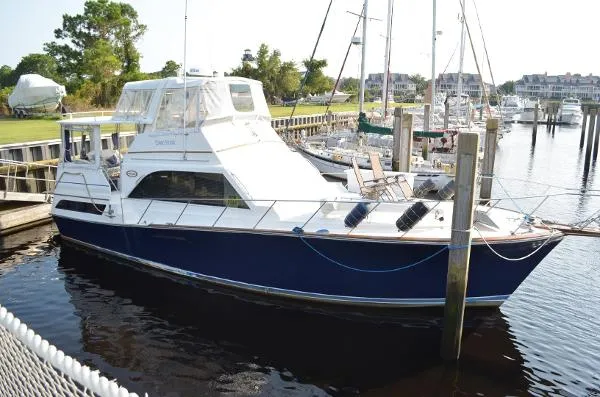 Slide: The Image of Ocean Yachts 46 Sunliner 1984 - 0