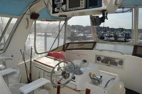 Slide: The Image of Ocean Yachts 46 Sunliner 1984 - 3