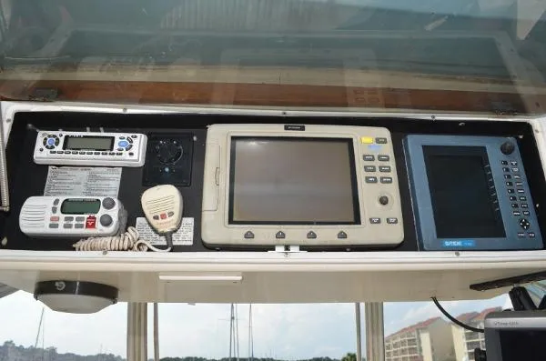 Slide: The Image of Ocean Yachts 46 Sunliner 1984 - 4
