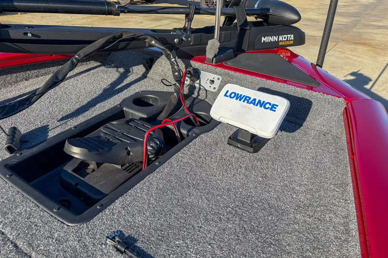 Slide: The Image of 2024 Tracker Pro Team 175 TXW Tournament Edition with Minn Kota and Lowrance equipment. - 10