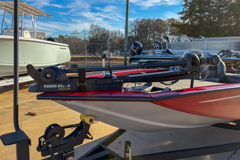 Slide: The Image of 2024 Tracker Pro Team 175 TXW Tournament Edition boat with Minn Kota Maxxum trolling motor. - 11