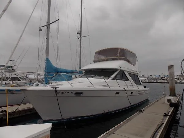 Slide: The Image of Bayliner 3988 Command Bridge Motoryacht 1998 - 0