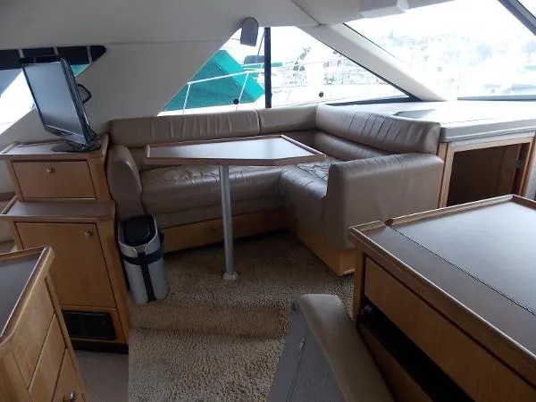 Slide: The Image of Bayliner 3988 Command Bridge Motoryacht 1998 - 10