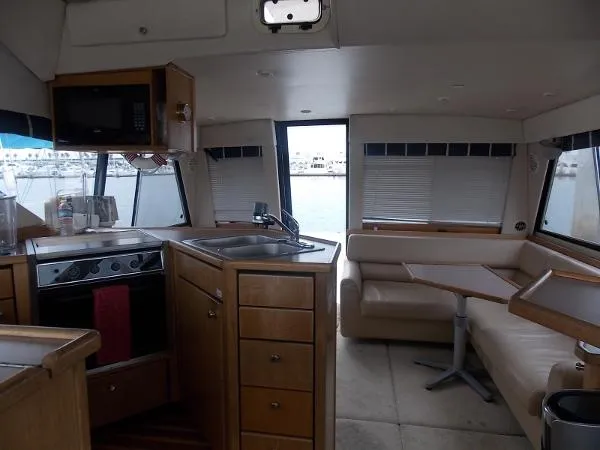 Slide: The Image of Bayliner 3988 Command Bridge Motoryacht 1998 - 6