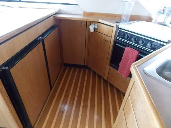 Slide: The Image of Bayliner 3988 Command Bridge Motoryacht 1998 - 7