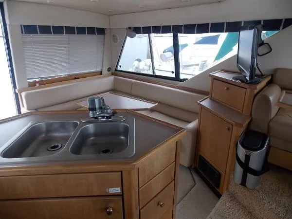 Slide: The Image of Bayliner 3988 Command Bridge Motoryacht 1998 - 8