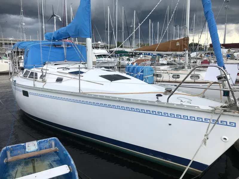 Slide: The Image of Hunter 37.5 Legend 1993 - 1