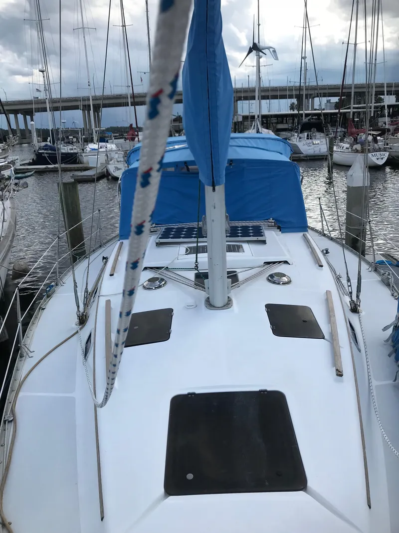 Slide: The Image of Hunter 37.5 Legend 1993 - 11